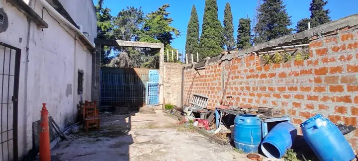 Galpón en Luis Guillón, Marxer al 1400